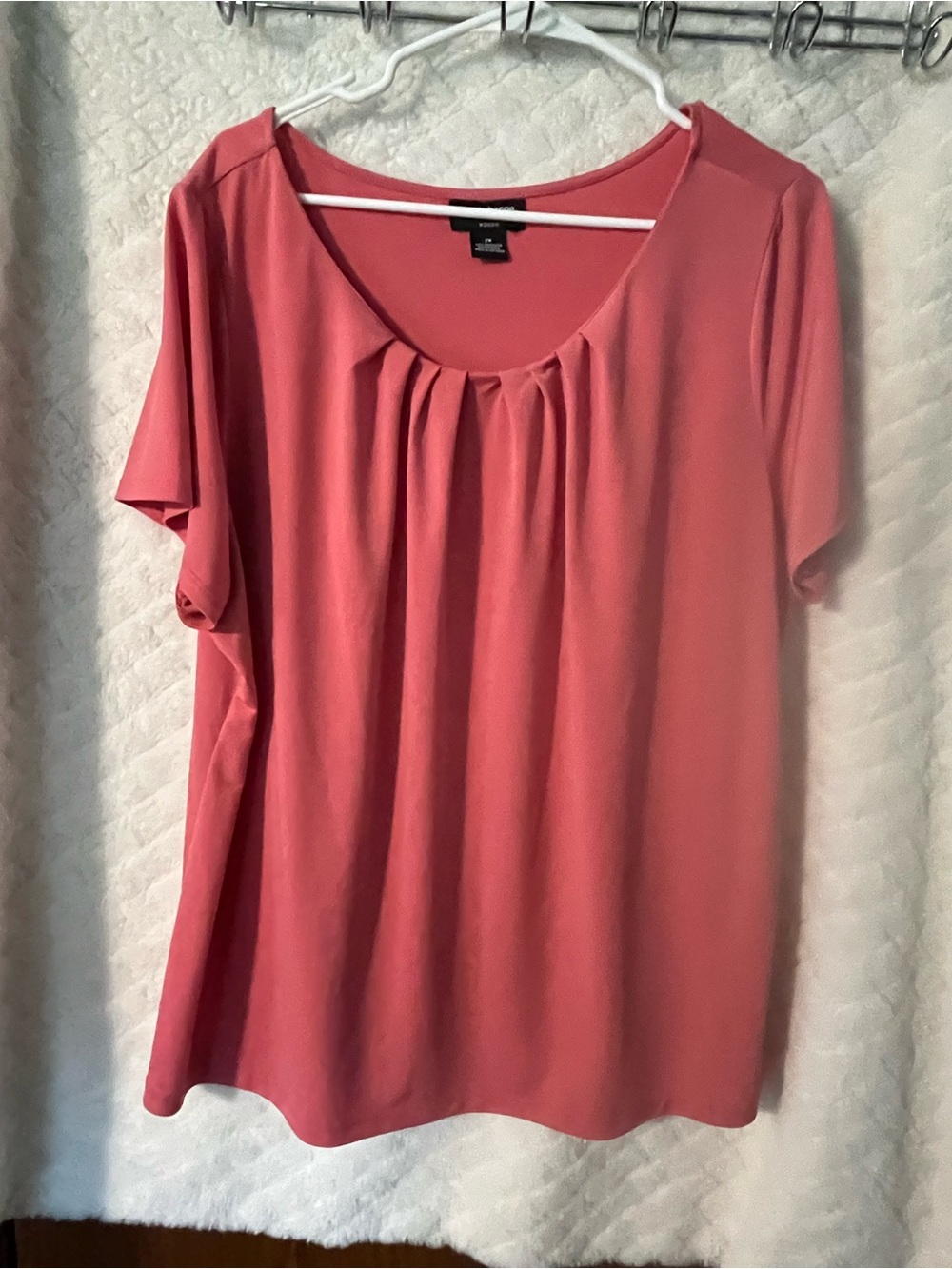 Liz Claiborne Coral Pleated Scoop Neck Short Sleeve Top